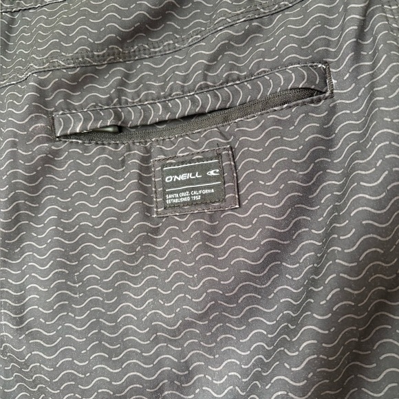 ✨O'Neill Black Casual Shorts - Size 32 - Picture 3 of 5